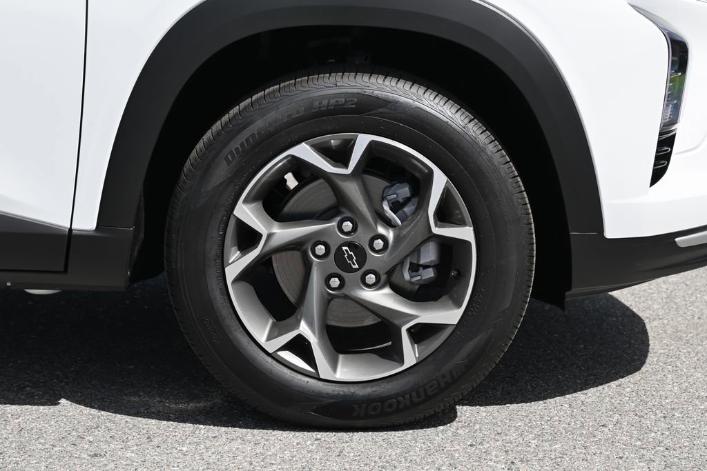 New 2026 Chevrolet Trax LT w/ LPO, Blackout Package FWD image 11