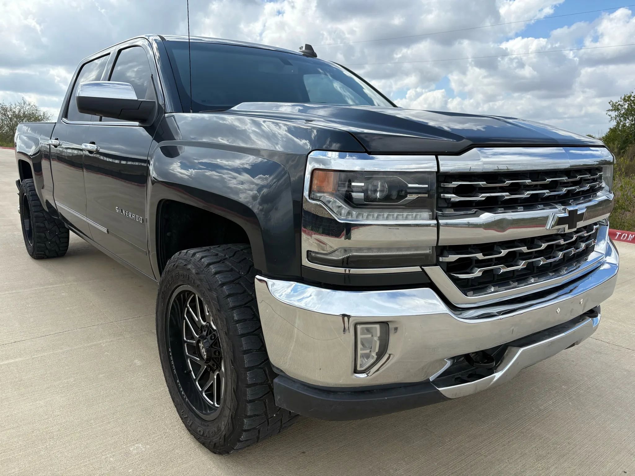 Used 2018 Chevrolet Silverado 1500 LTZ image 3