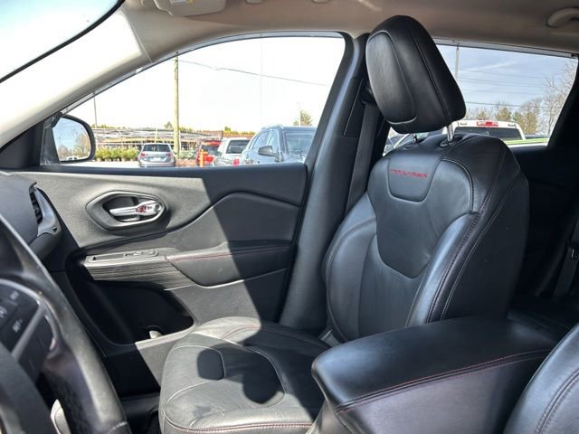 Used 2015 Jeep Cherokee Trailhawk w/ Comfort/Convenience Group image 30