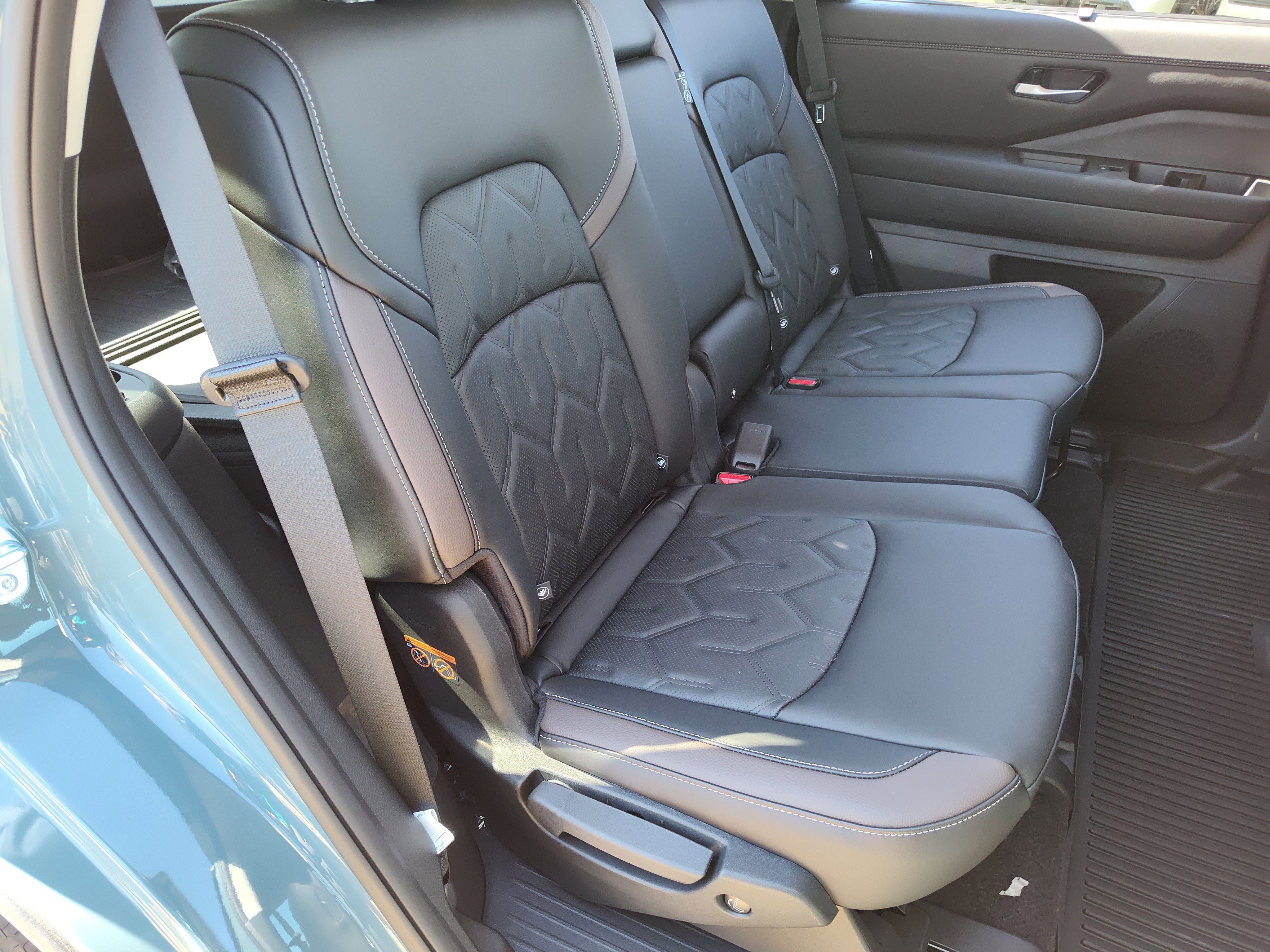 New 2026 Nissan Pathfinder Platinum image 14