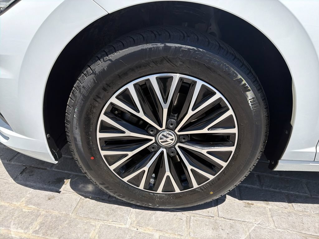 Used 2019 Volkswagen Jetta SE w/ Cold Weather Package FWD image 28