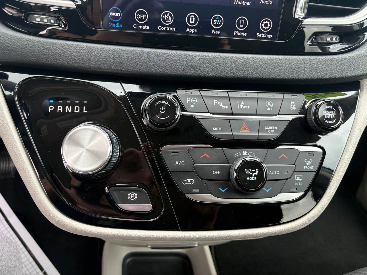 Used 2020 Chrysler Pacifica Touring w/ Advanced Safetytec Group FWD image 20