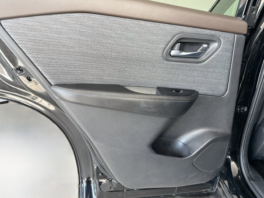 Used 2023 Nissan Rogue SV FWD image 25