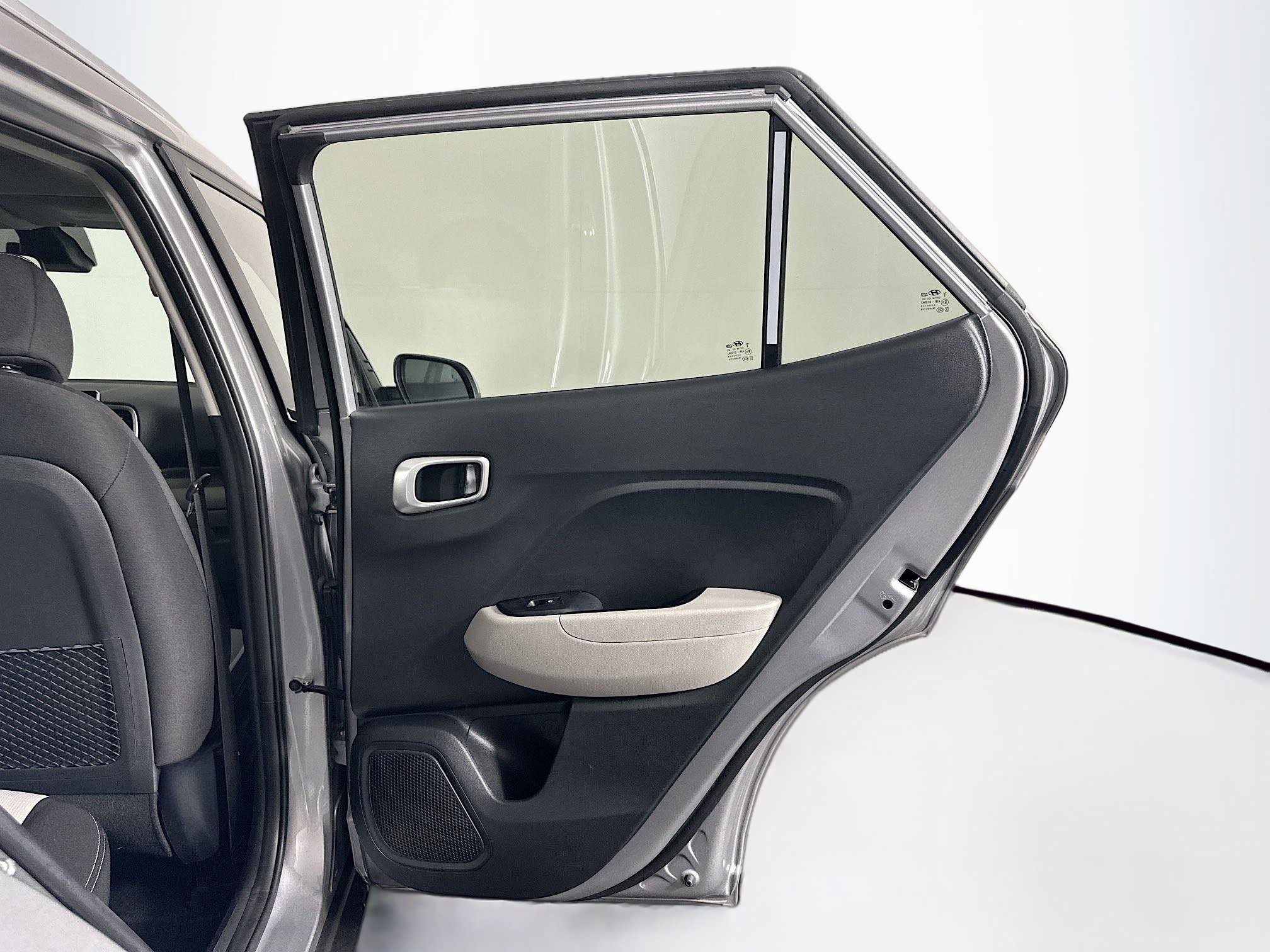 Used 2024 Hyundai Venue SEL image 29