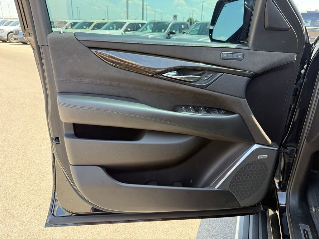 Used 2020 Cadillac Escalade Platinum AWD/4WD image 10