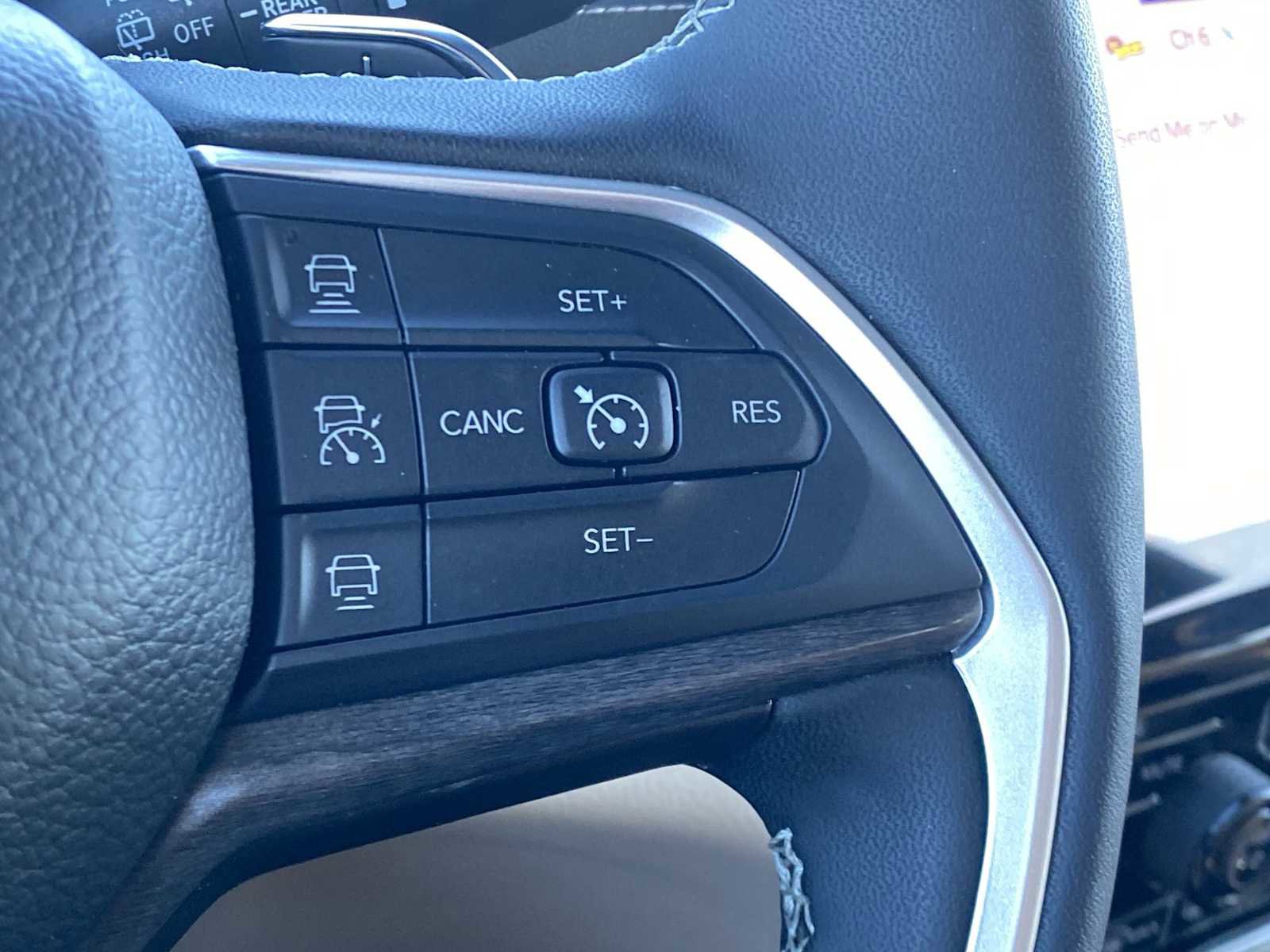 Certified 2024 Jeep Grand Cherokee L Limited image 33