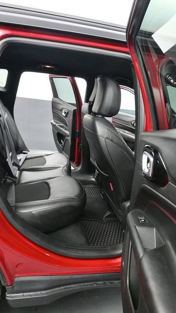 Used 2025 Jeep Compass Trailhawk AWD/4WD image 11
