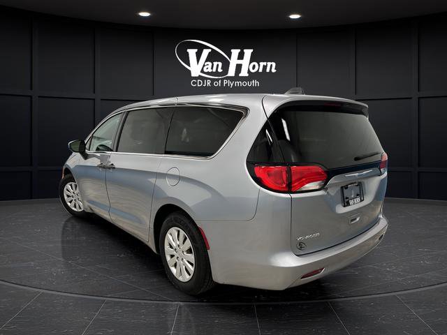 Used 2020 Chrysler Voyager L FWD image 5