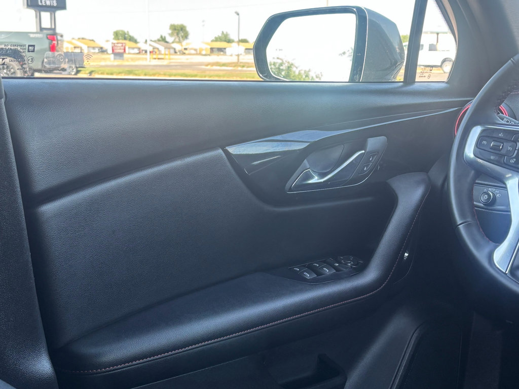 Certified 2025 Chevrolet Blazer RS FWD image 12