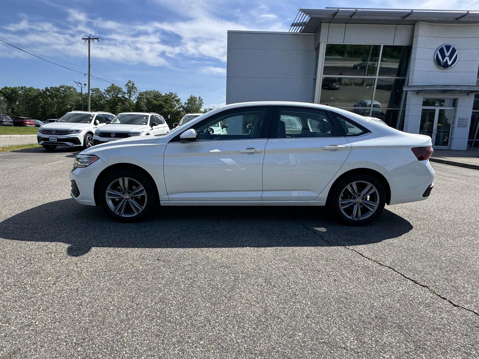 Used 2023 Volkswagen Jetta SE FWD image 5