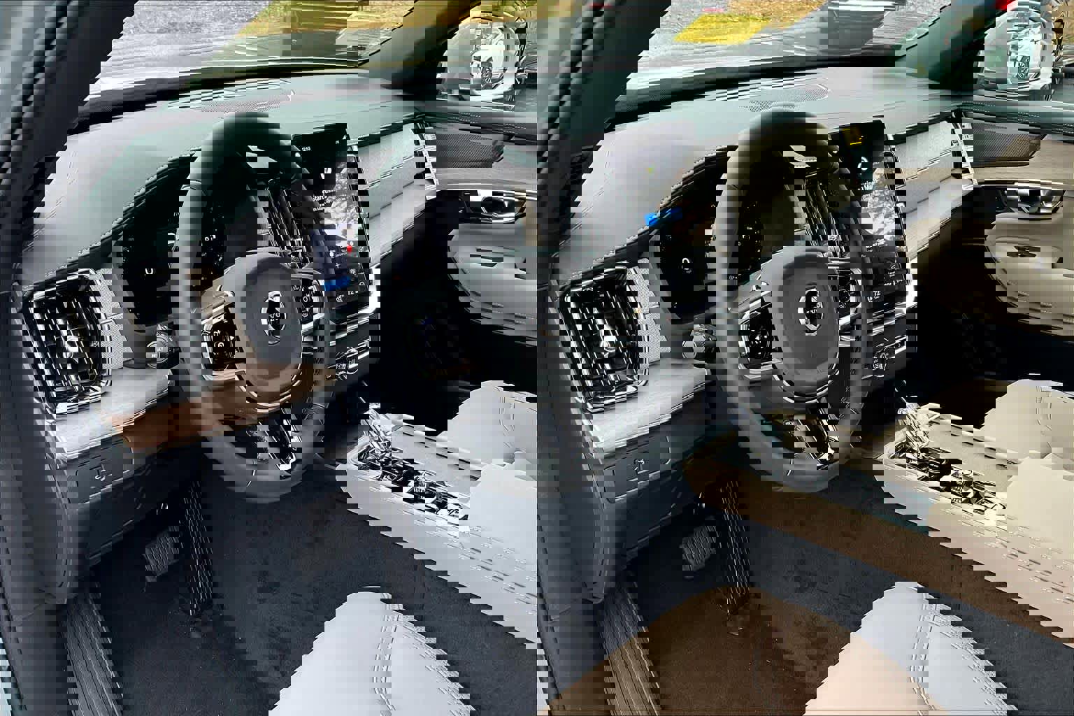 New 2026 Volvo XC90 B6 Plus w/ Protection Package Premier image 9