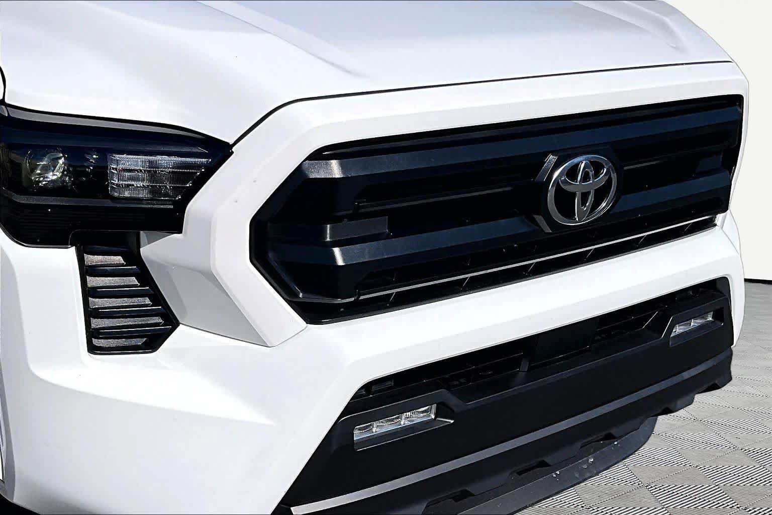 Used 2025 Toyota Tacoma SR5 RWD image 30