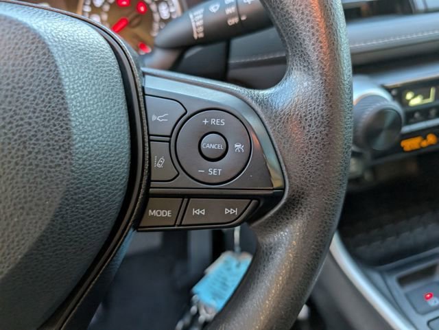 Used 2020 Toyota RAV4 LE image 18