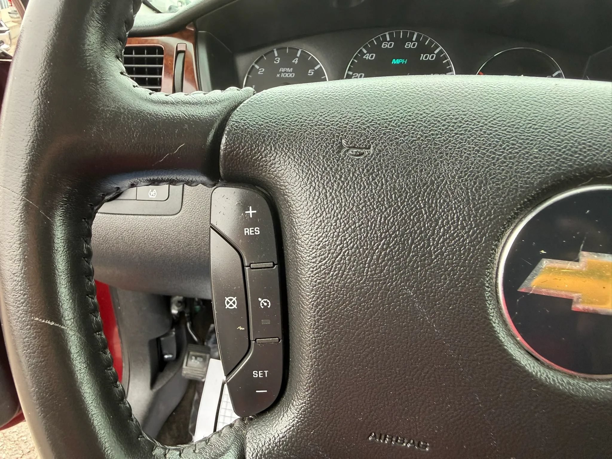 Used 2011 Chevrolet Impala LTZ FWD image 18