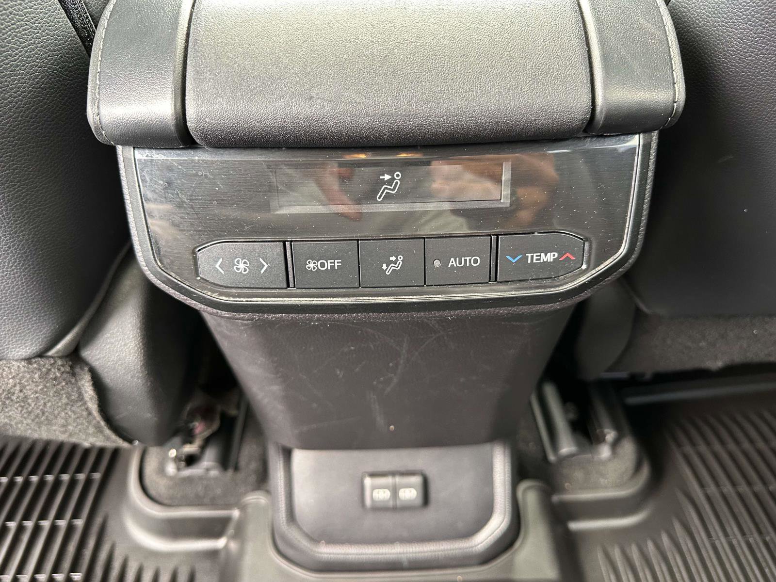 Used 2023 Toyota Highlander XSE AWD/4WD image 17
