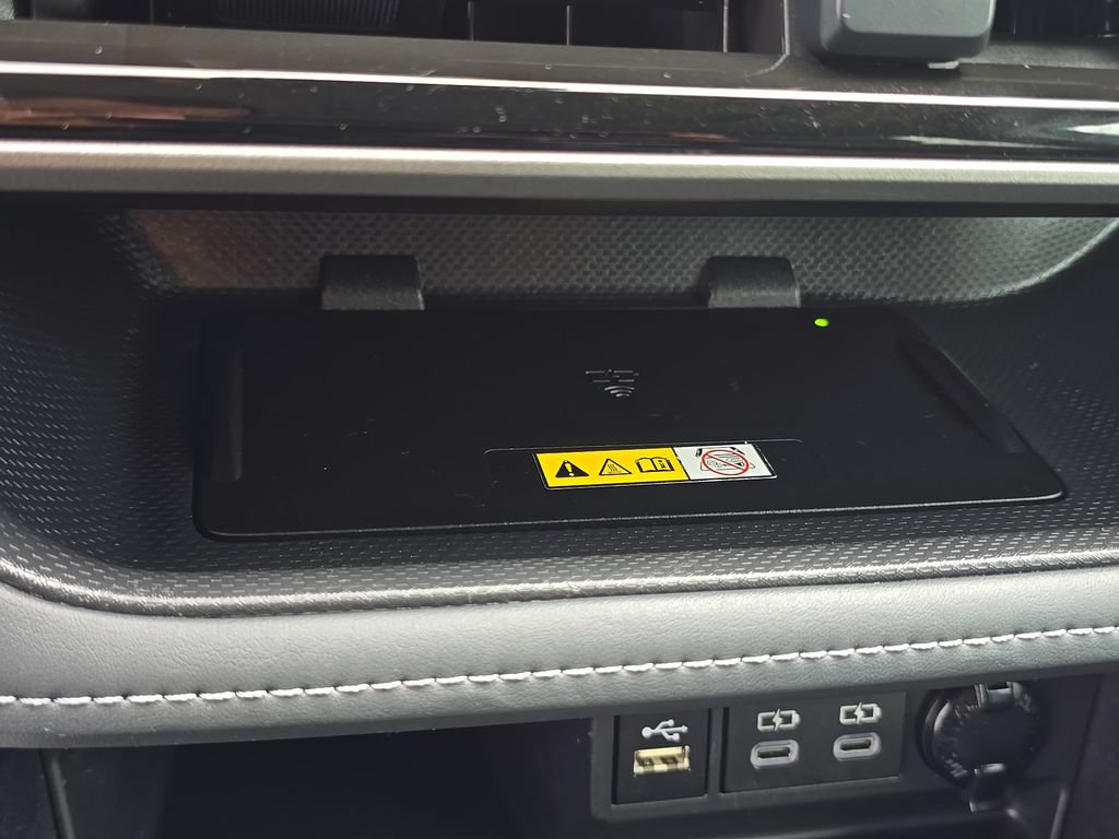 Used 2024 Toyota Highlander XLE AWD/4WD image 32