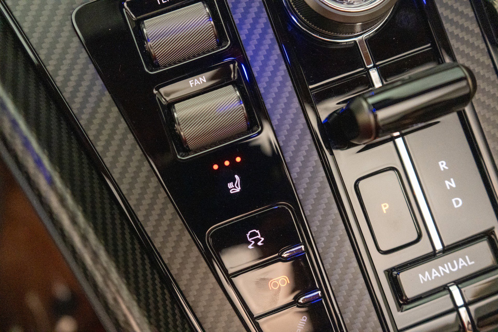 Used 2024 Aston Martin DB12 Volante -Carbon Fiber Bucket S image 31