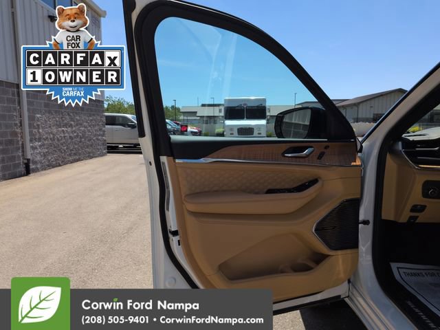 Used 2025 Jeep Grand Cherokee L Summit AWD/4WD image 10