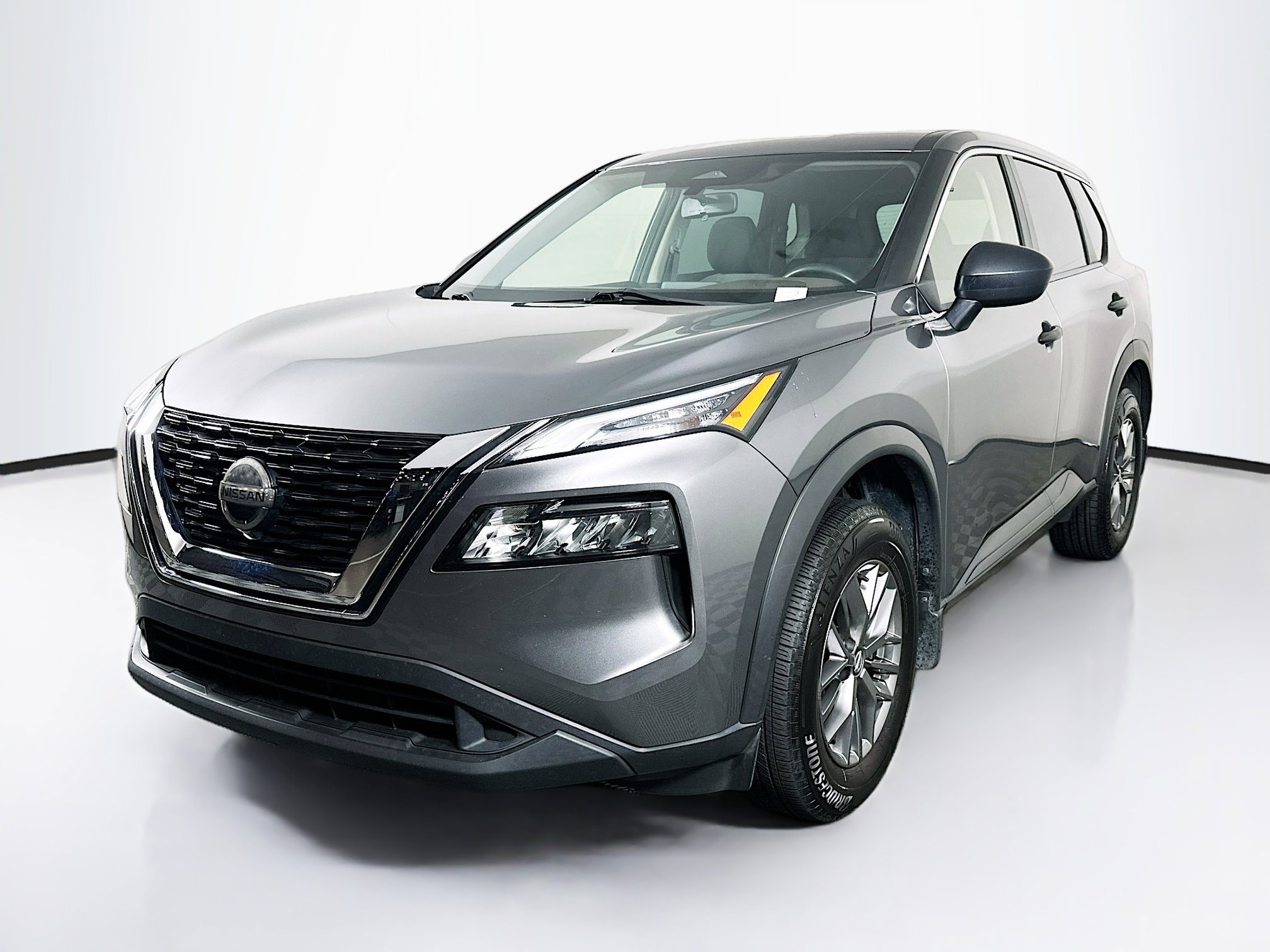Used 2021 Nissan Rogue S FWD image 3