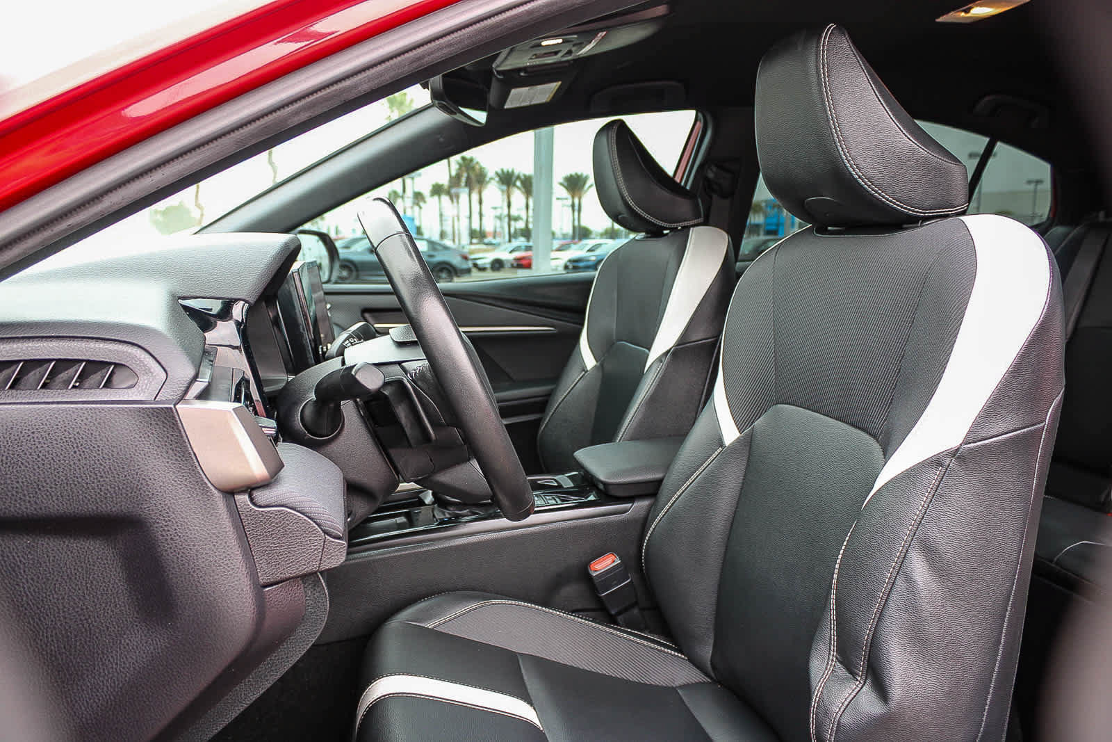 Used 2025 Toyota Camry SE w/ Convenience Package FWD image 17