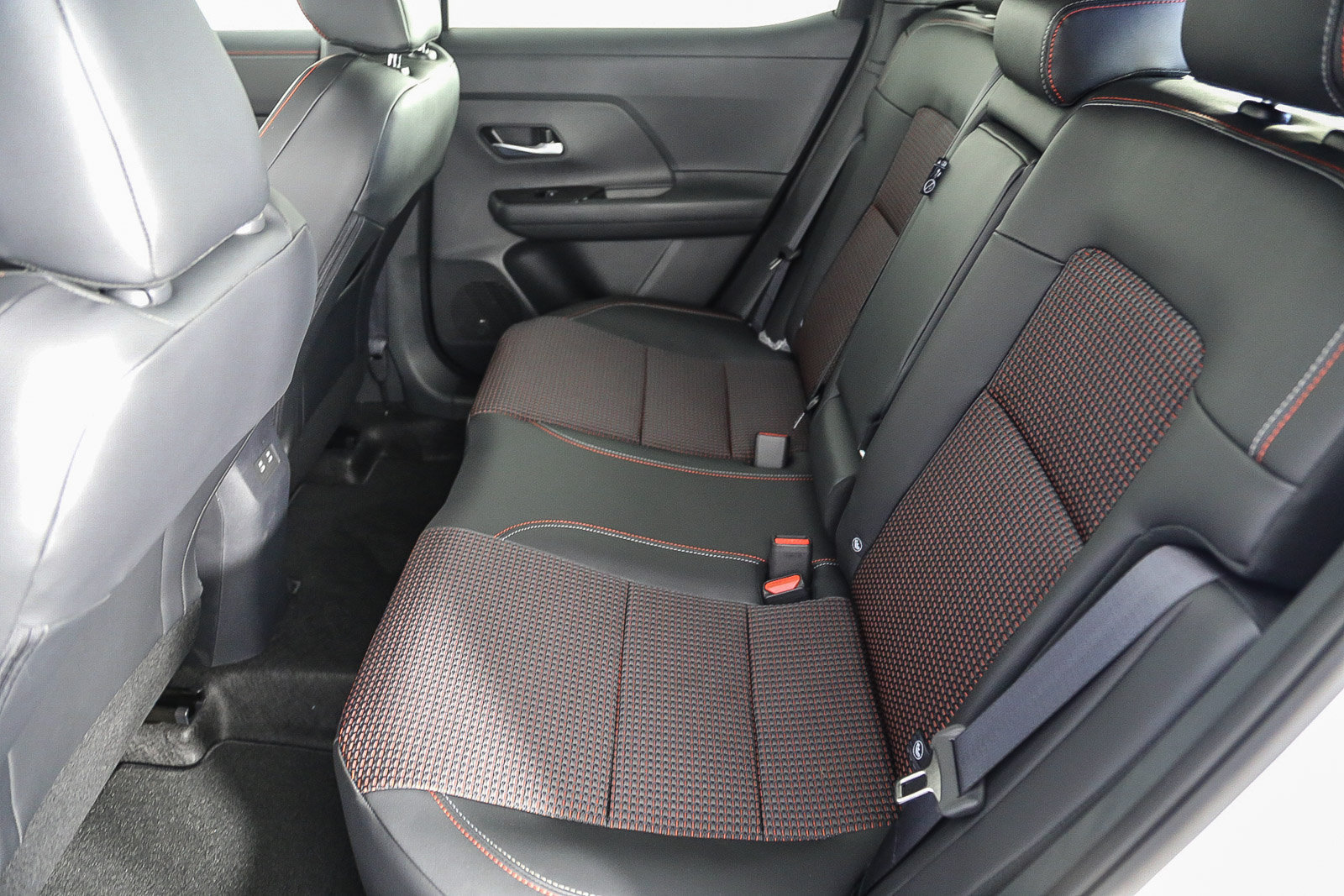 New 2026 Nissan Kicks SR FWD image 21