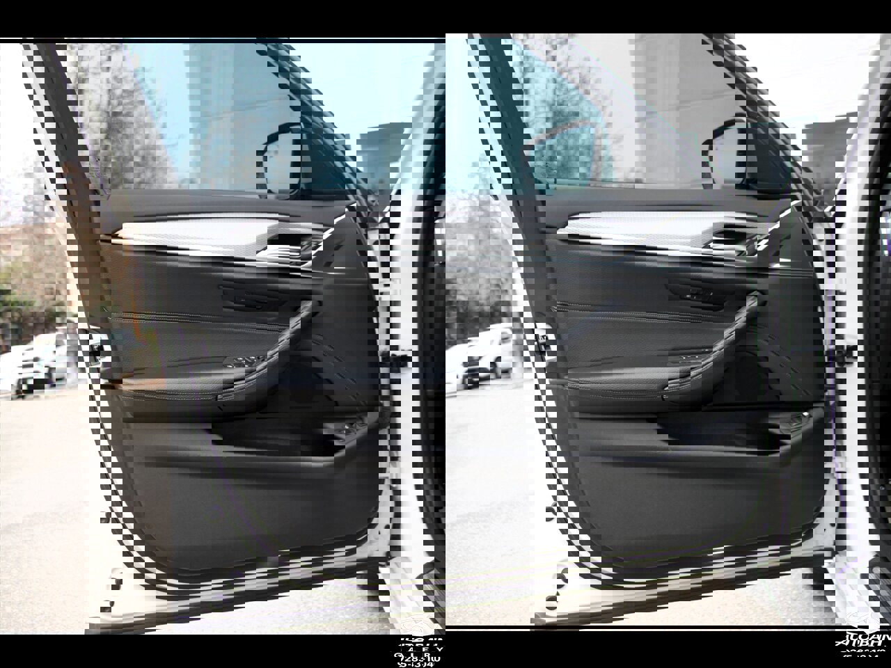 Used 2019 BMW 530e w/ M Sport Package image 31