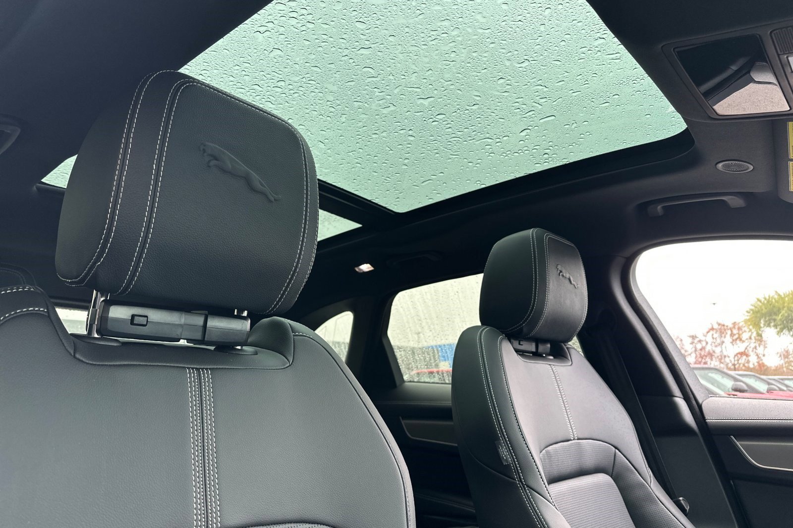 New 2025 Jaguar F-PACE R-Dynamic S image 23