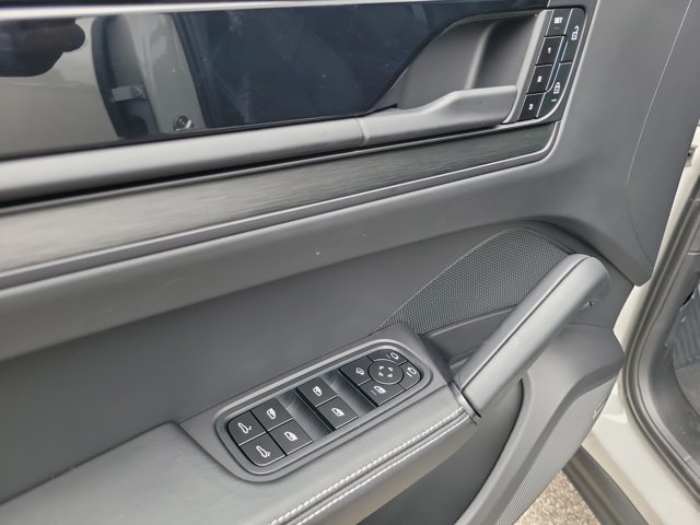 Certified 2025 Porsche Cayenne Turbo GT AWD/4WD image 25