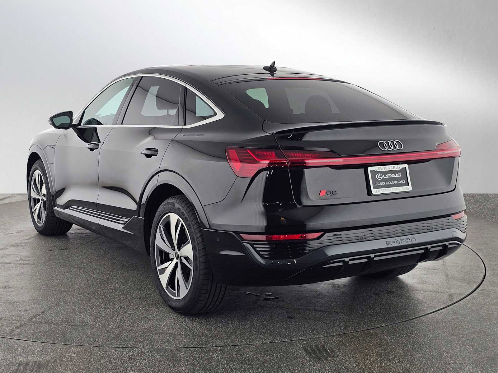 Used 2024 Audi Q8 e-tron Premium Plus w/ Premium Plus Package AWD/4WD image 5