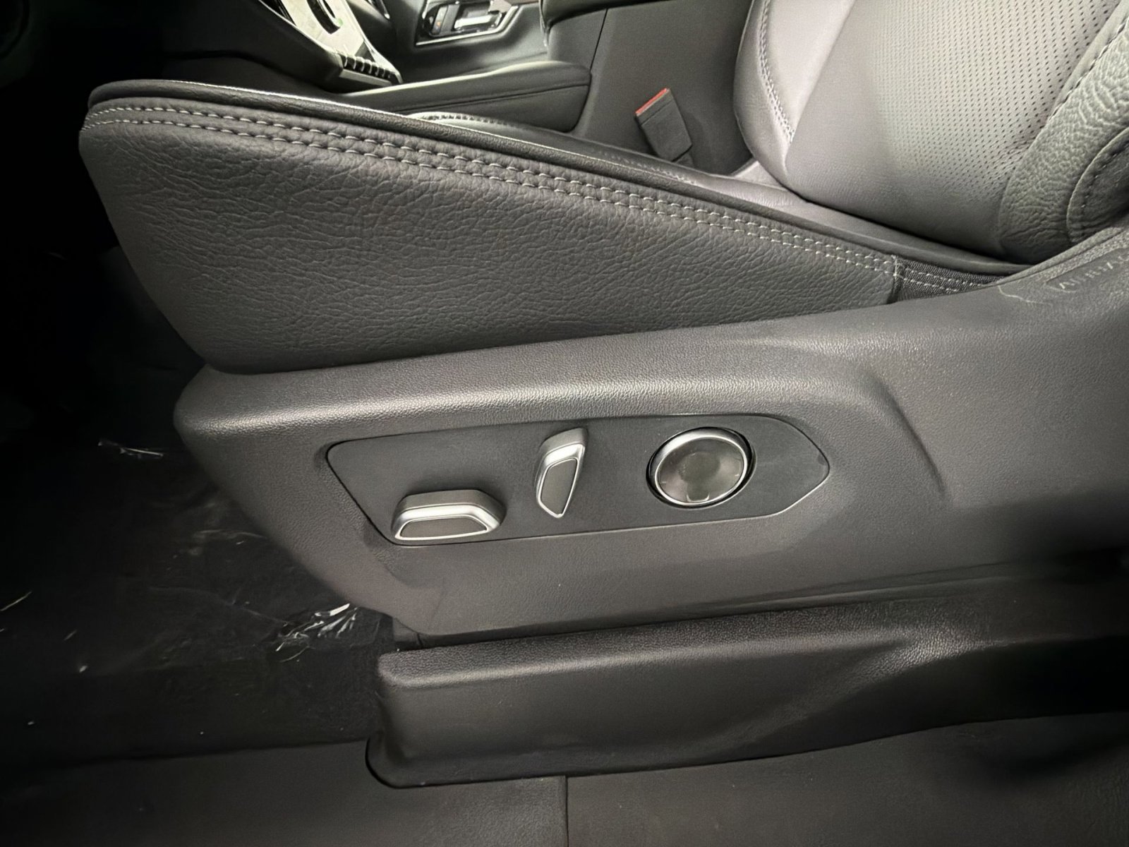 New 2026 GMC Yukon Denali w/ Denali Reserve Package image 14