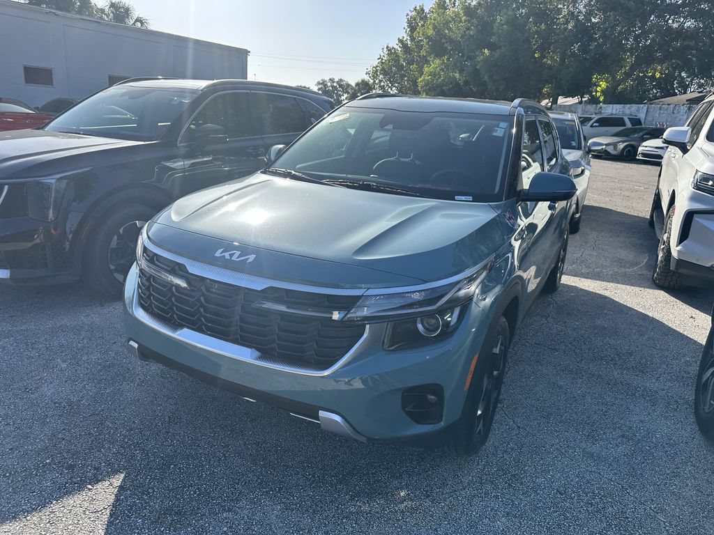 Certified 2025 Kia Seltos EX w/ EX Sunroof Package AWD/4WD image 9