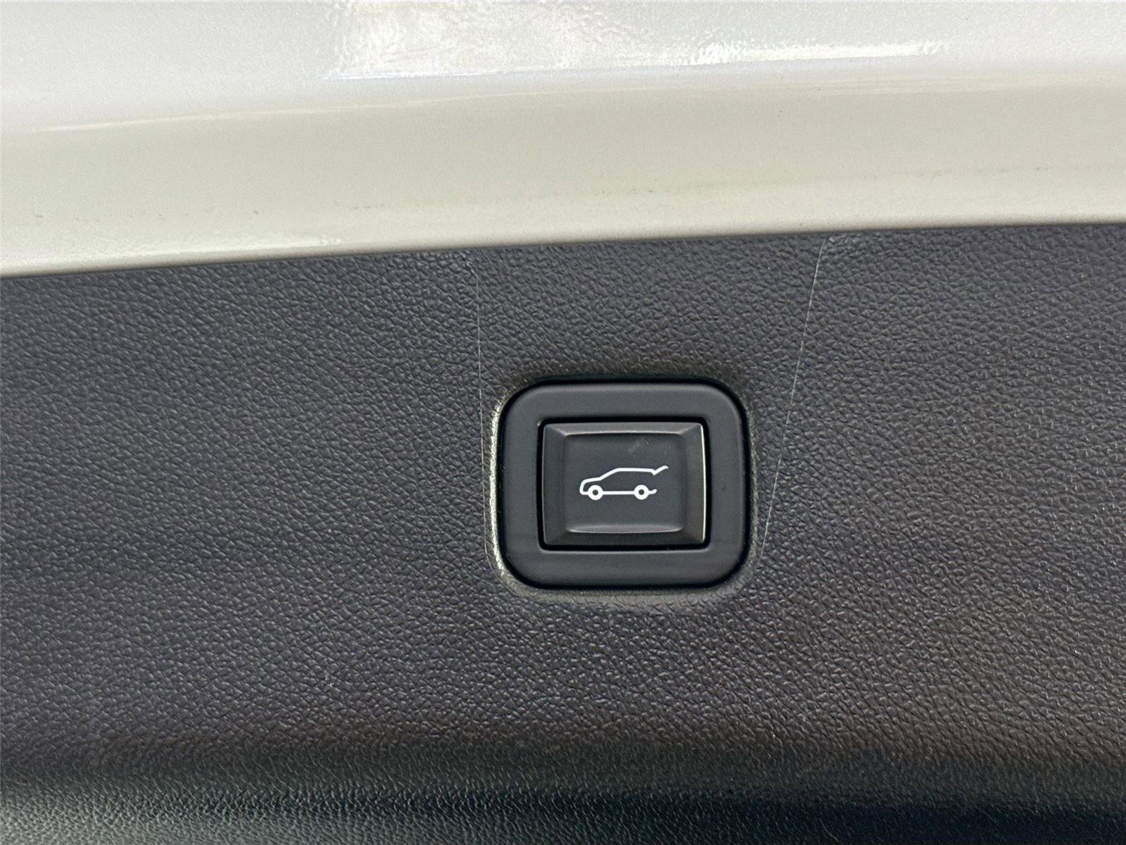 Used 2020 Chevrolet Blazer LT w/ Sound & Technology Package image 40