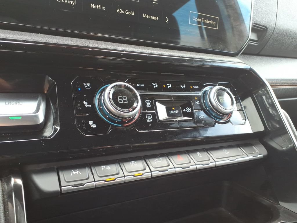 Used 2023 GMC Sierra 1500 AT4 w/ Technology Package AWD/4WD image 19