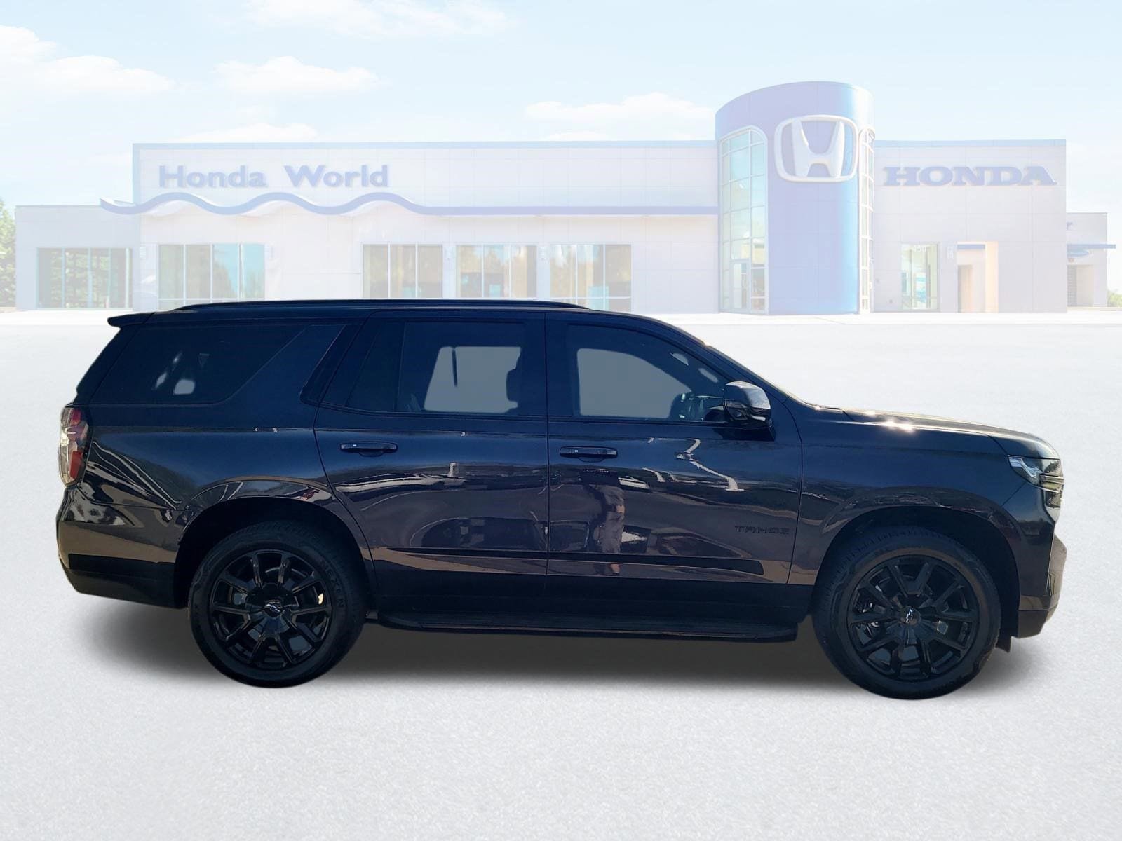 Used 2022 Chevrolet Tahoe RST w/ Luxury Package RWD image 2