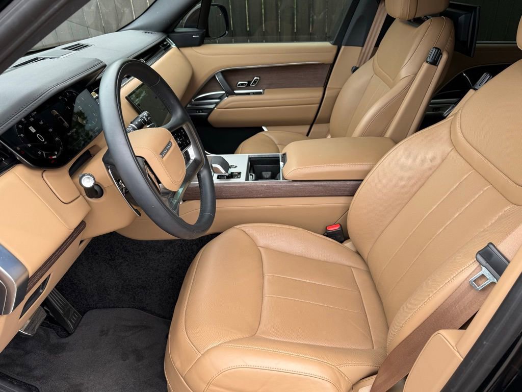 Used 2025 Land Rover Range Rover Long Wheelbase SE AWD/4WD image 12