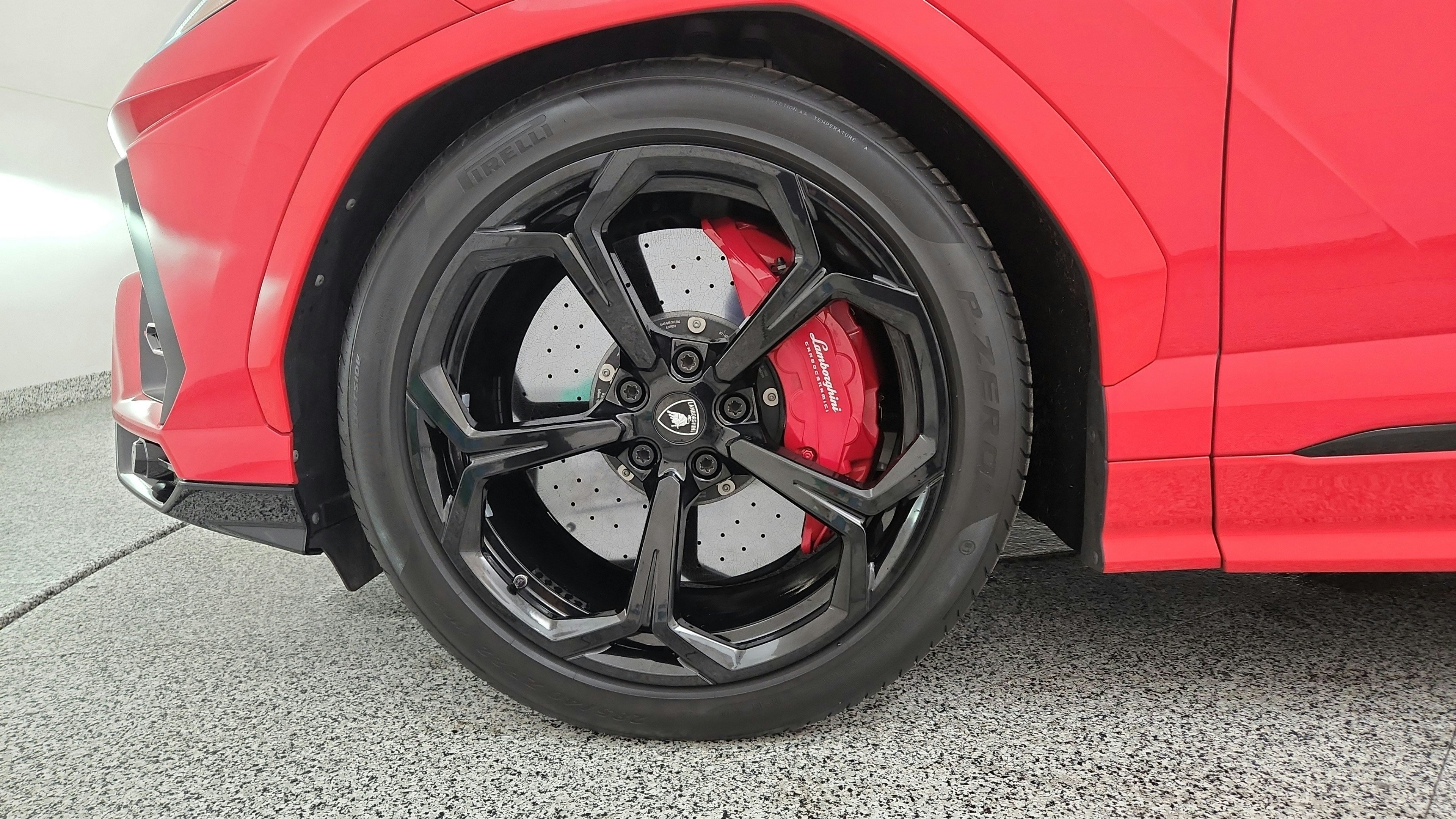 Used 2022 Lamborghini Urus AWD/4WD image 42