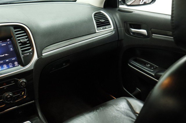 Used 2017 Chrysler 300 Limited RWD image 25