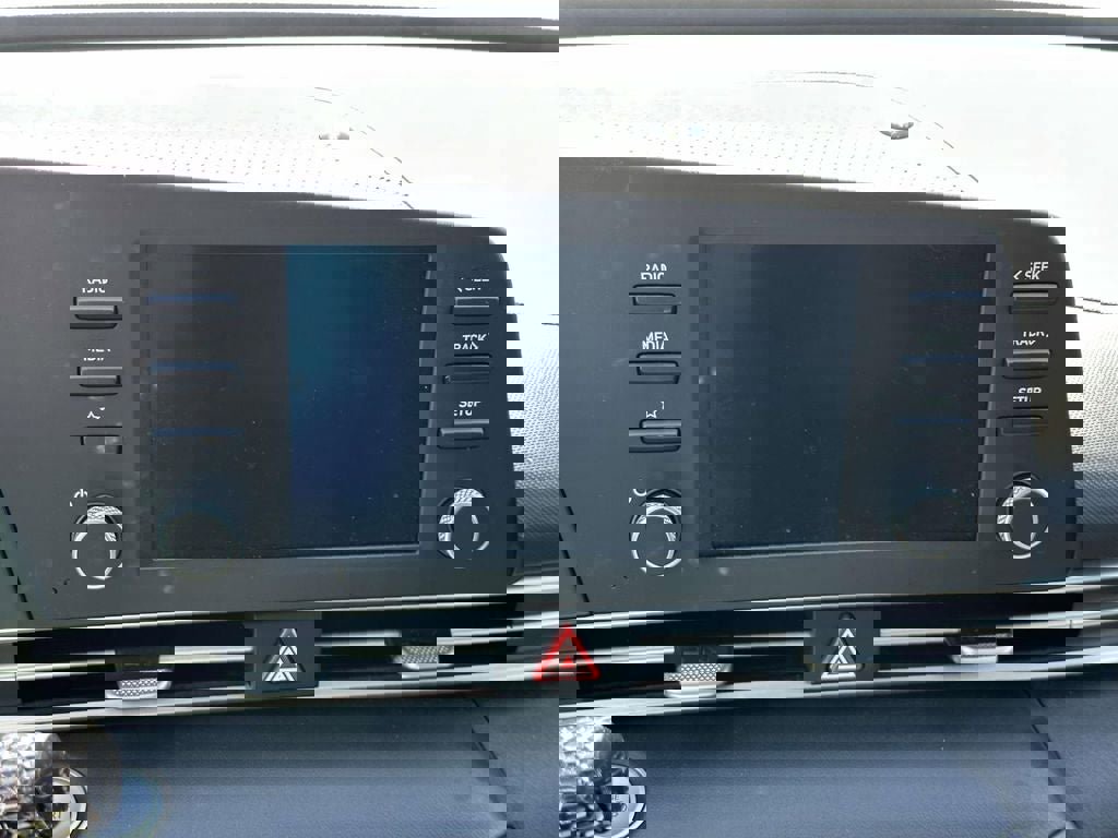 Used 2022 Hyundai Elantra SEL FWD image 16