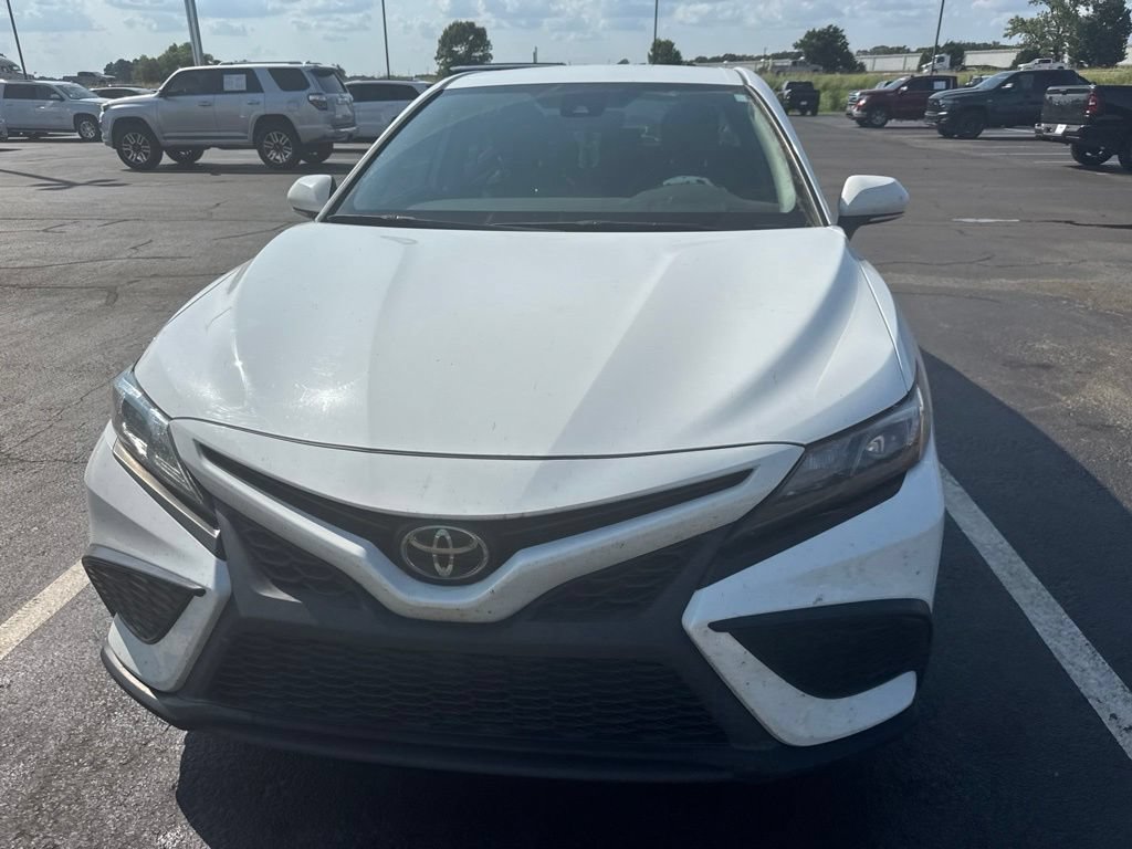 Used 2023 Toyota Camry SE FWD image 2