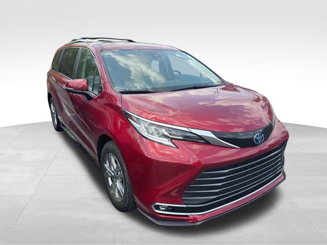 Used 2024 Toyota Sienna Limited AWD/4WD image 4