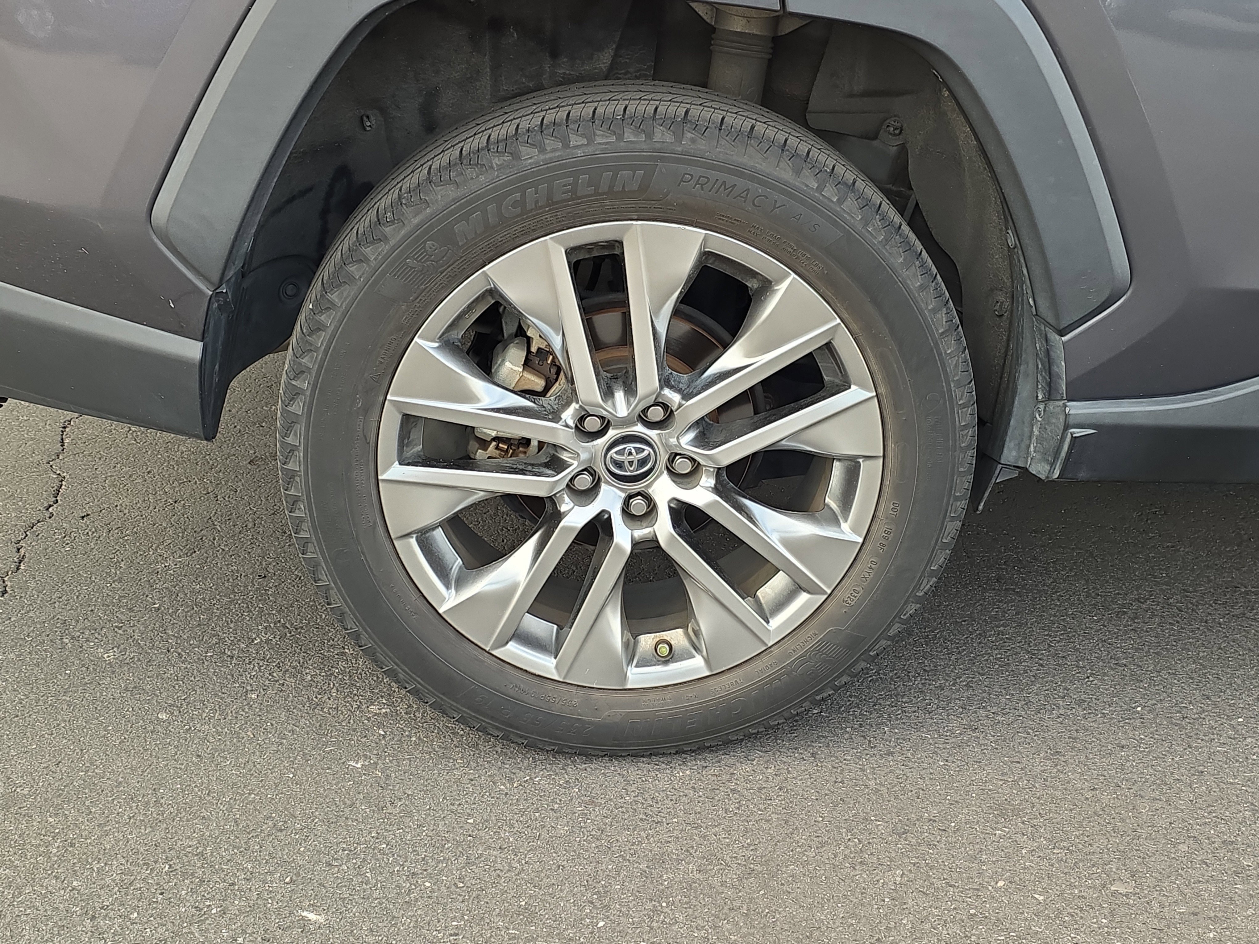 Used 2020 Toyota RAV4 XLE Premium image 10