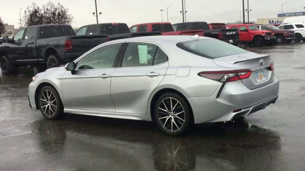 Used 2022 Toyota Camry SE image 6