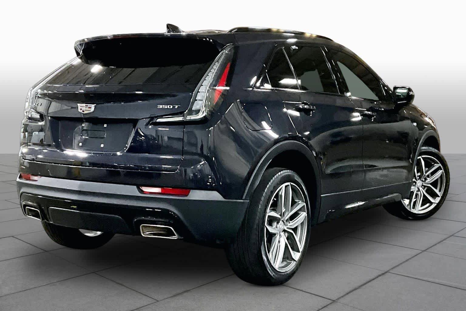 Used 2022 Cadillac XT4 Sport w/ Enhanced Visibility Package FWD image 13