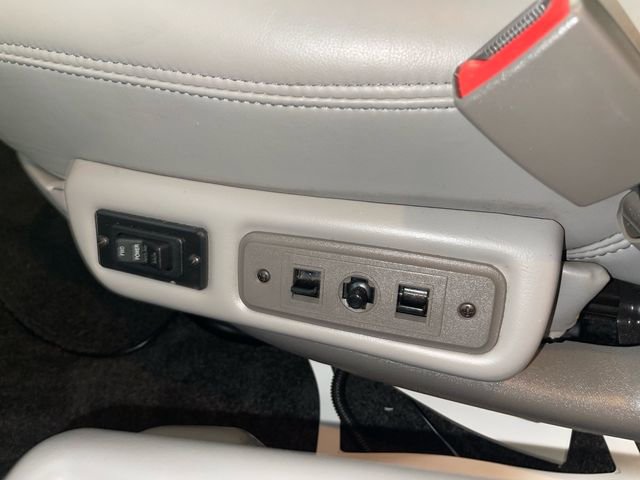 Used 2017 Chevrolet Express 2500 Extended image 27