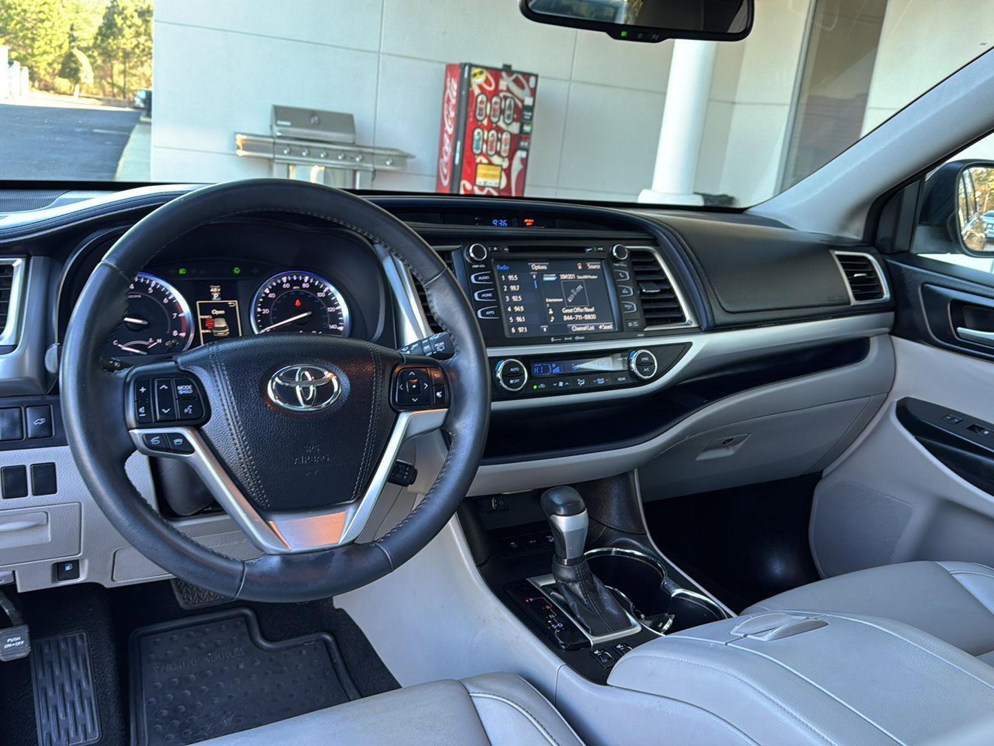 Used 2016 Toyota Highlander XLE image 16