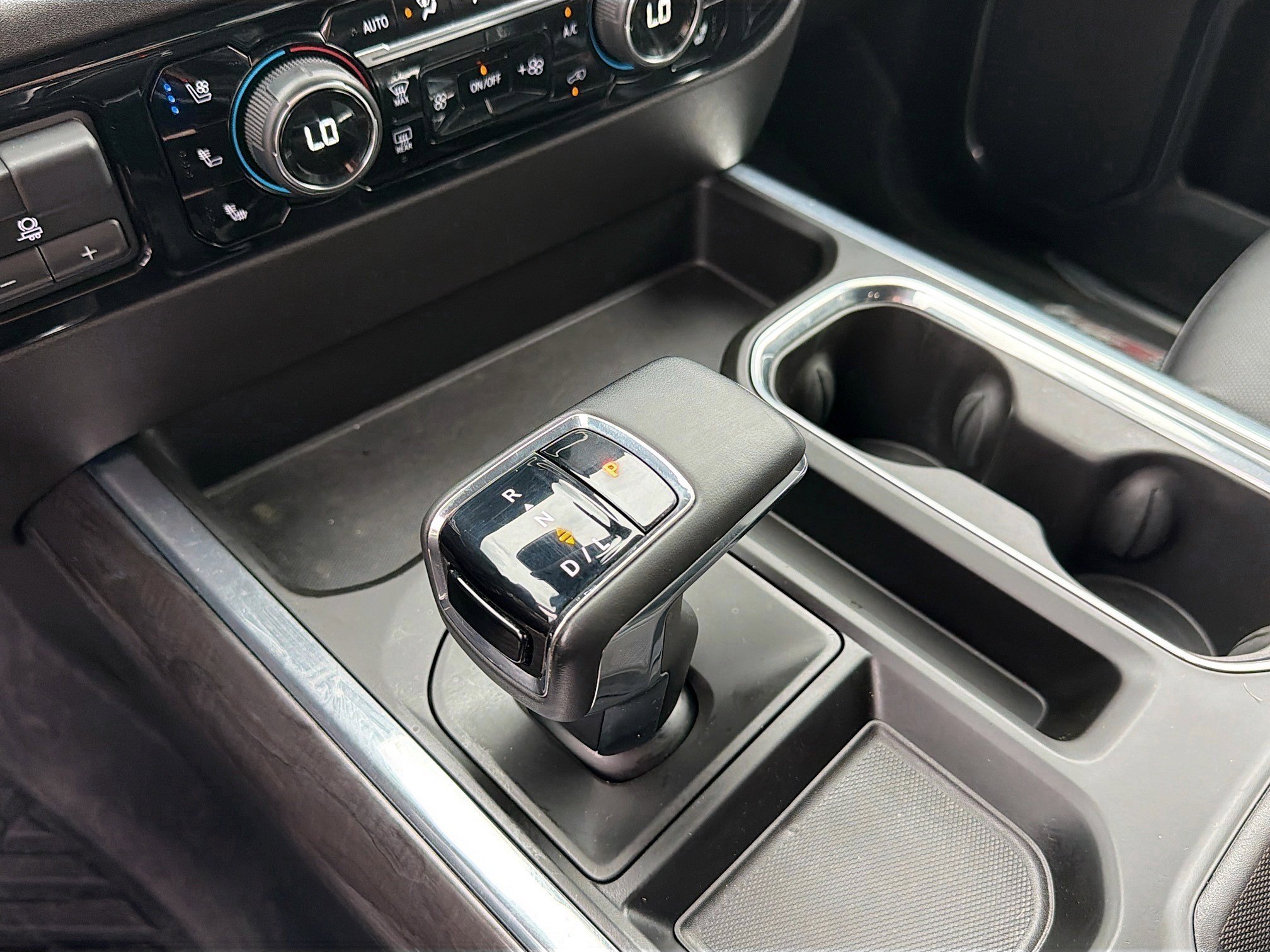 Used 2024 Chevrolet Silverado 1500 LTZ AWD/4WD image 7