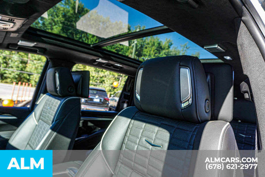 Used 2025 Cadillac Escalade ESV Sport Platinum AWD/4WD image 18