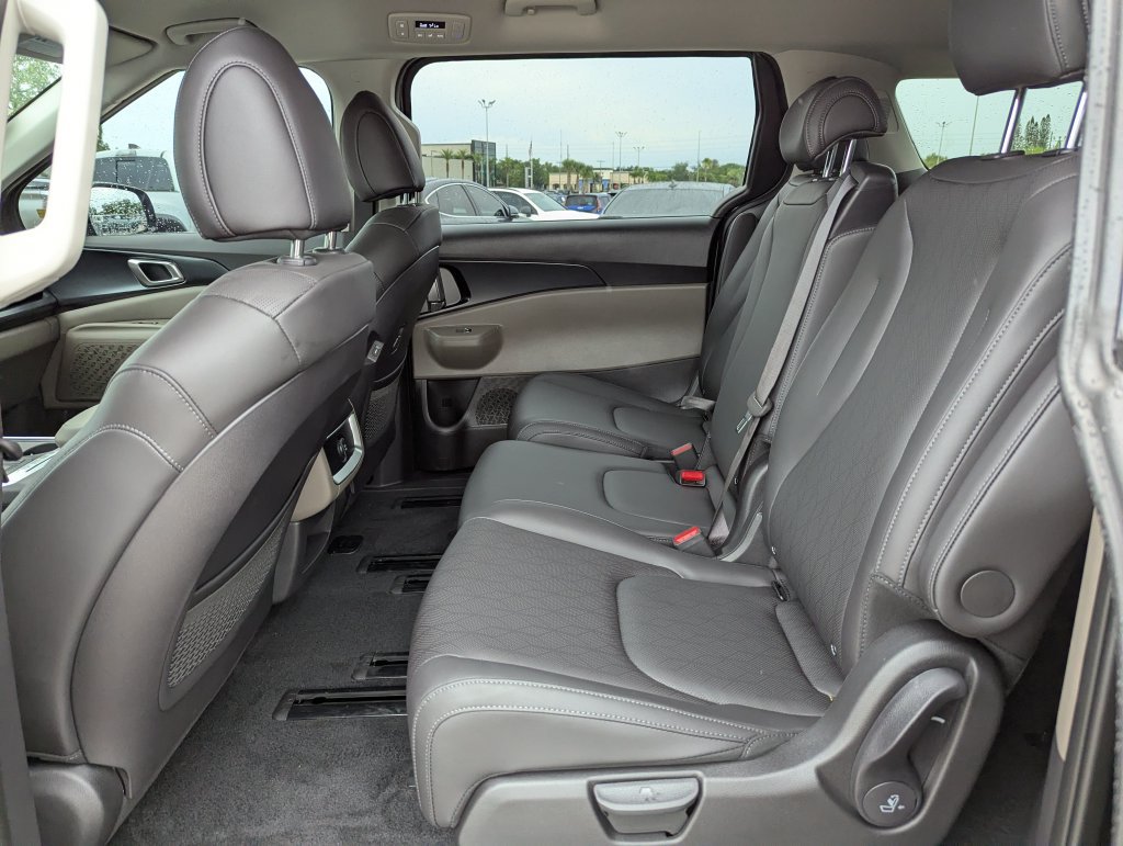 New 2026 Kia Carnival FWD image 17