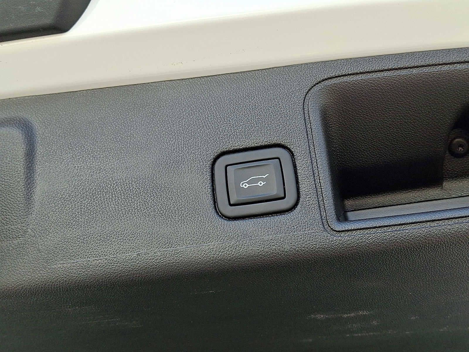 Used 2024 GMC Terrain SLE w/ Driver Convenience Package image 28