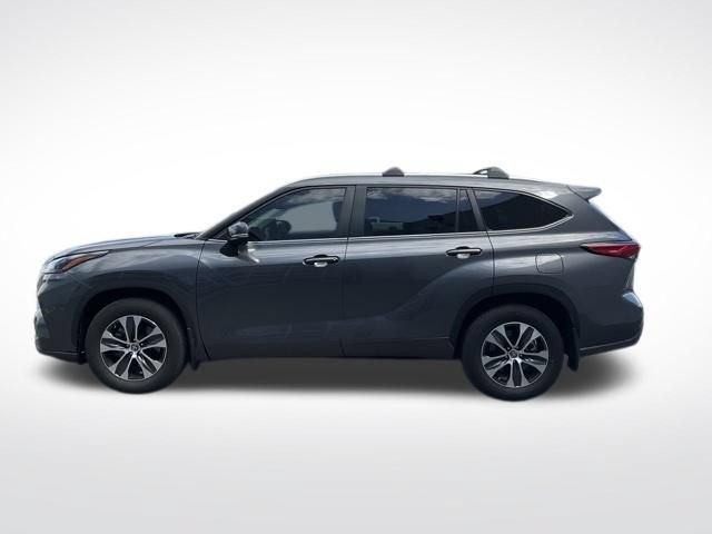 Used 2023 Toyota Highlander XLE AWD/4WD image 4